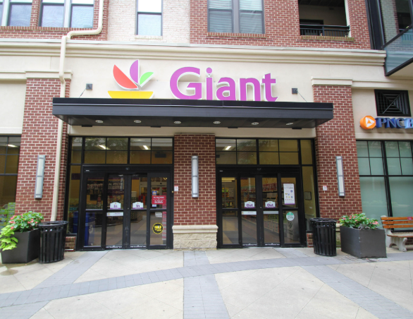 Giant Food Stores supermarket channel letters exterior sign