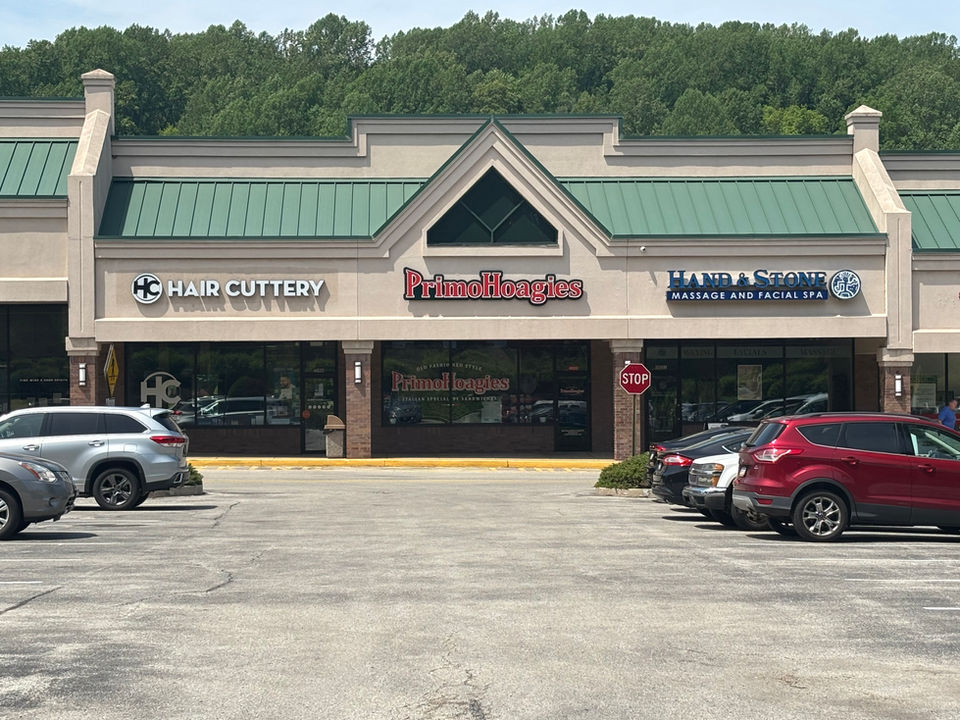 Primo Hoagies restaurant channel letters with illuminated storefront sign